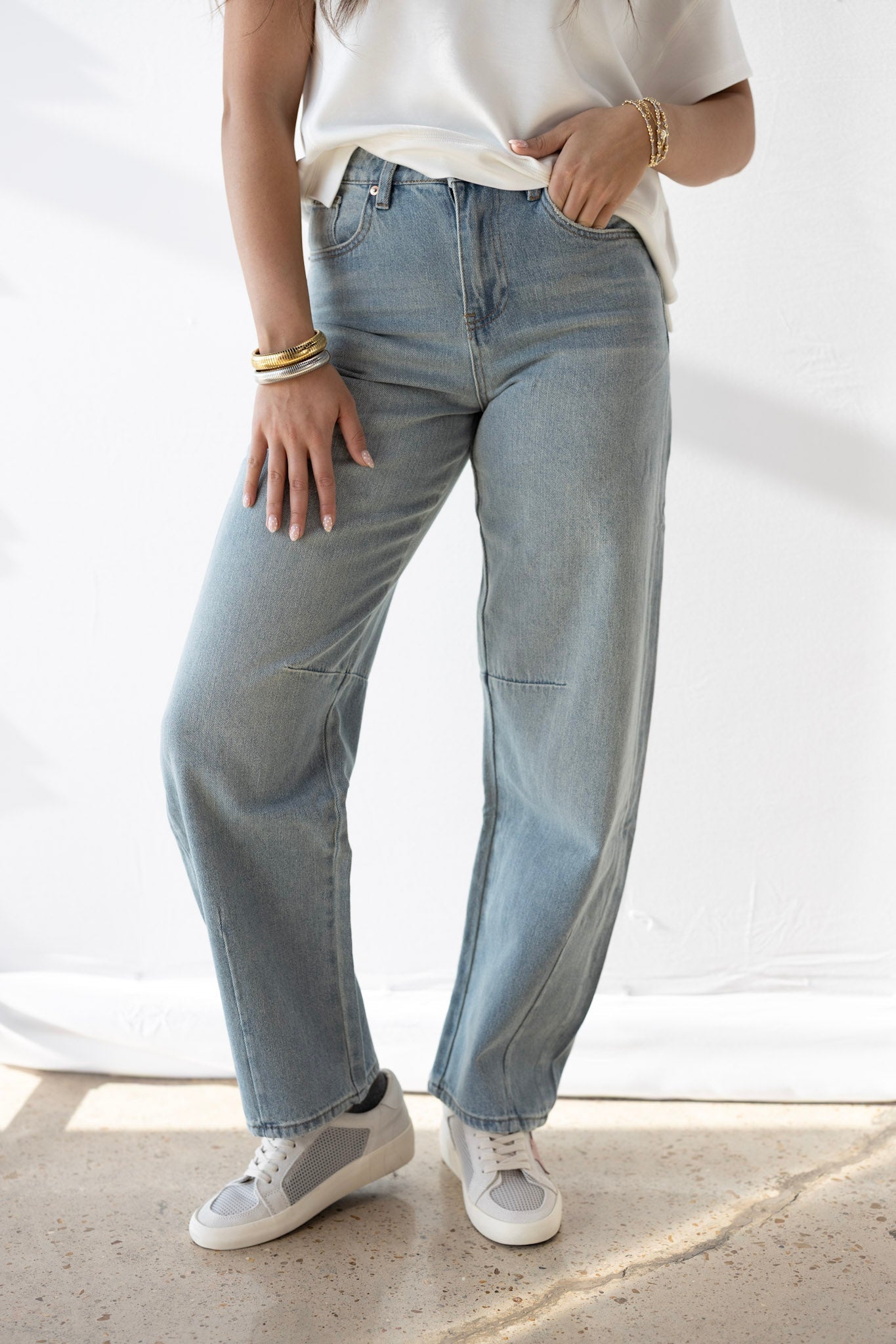RELAXED FIT BARREL JEAN