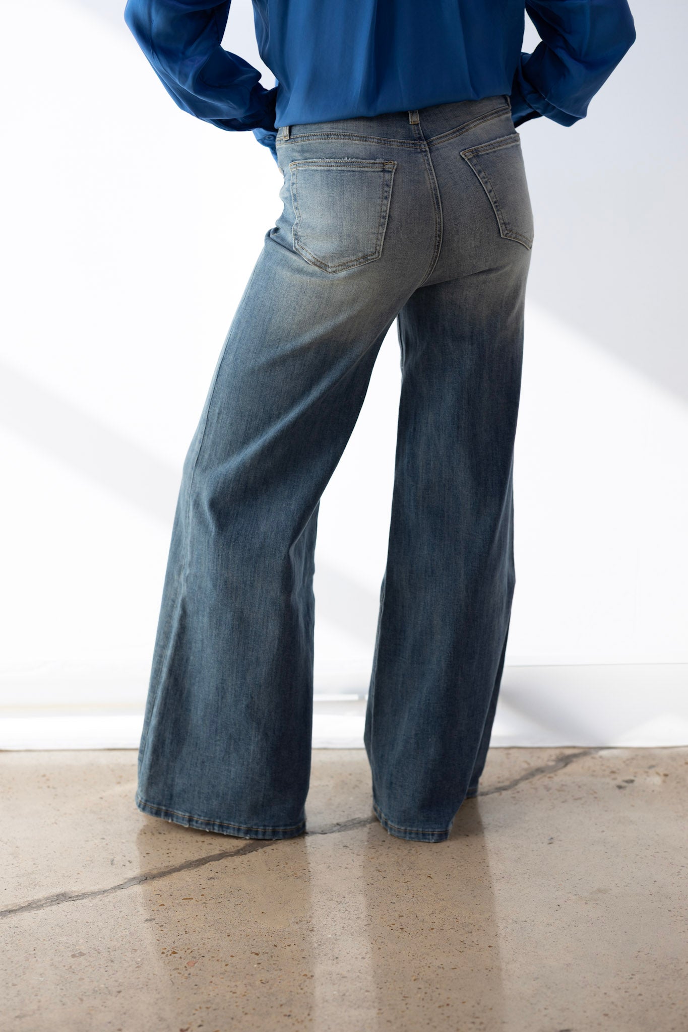 SYD SUPER HiGH RISE WIDE LEG JEAN