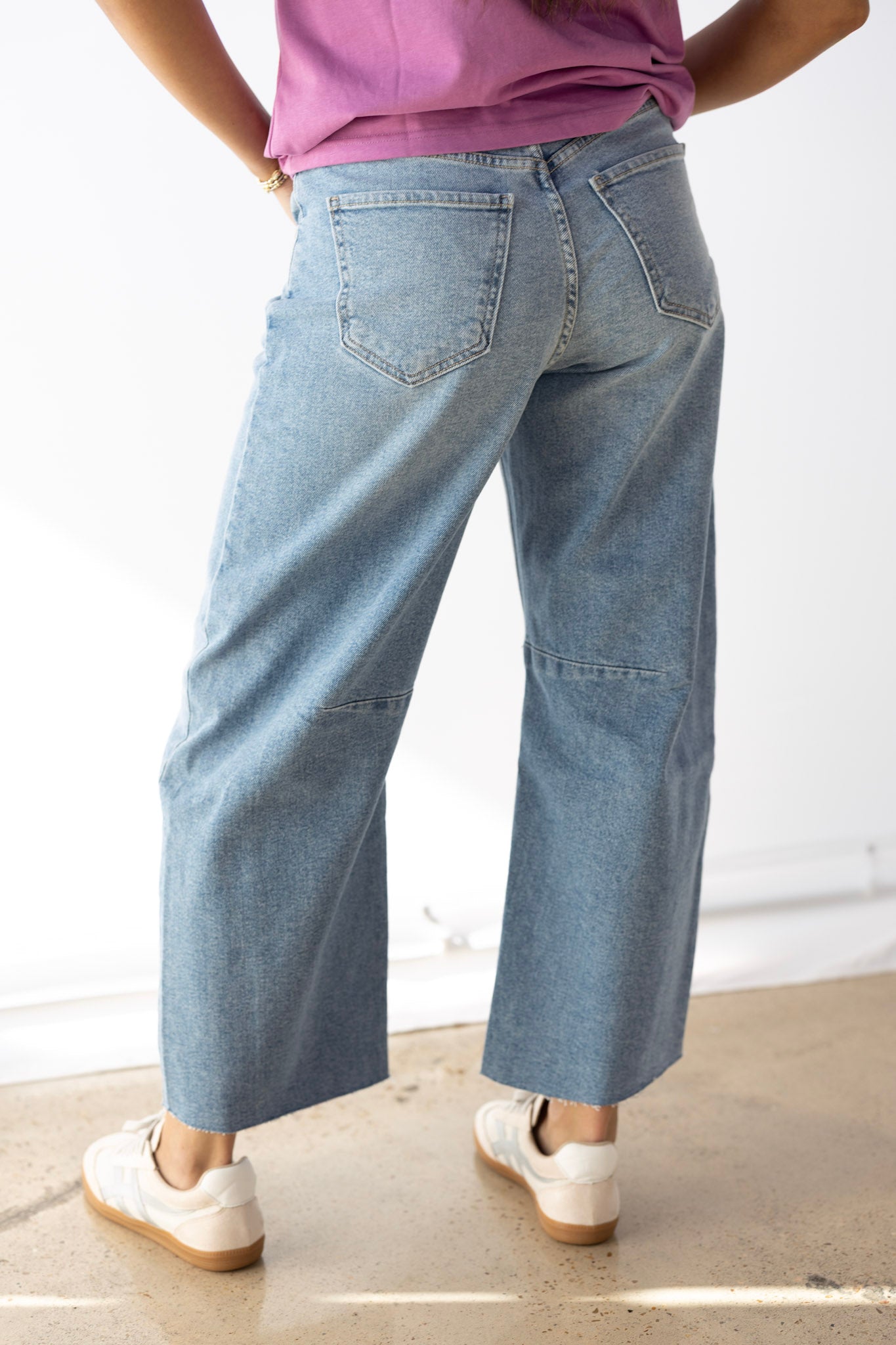 SEAM DETAIL BARREL JEAN